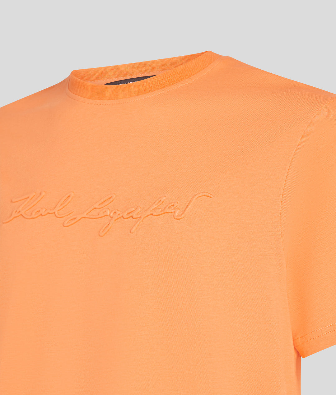 SIGNATURE EMBOSS T-SHIRT