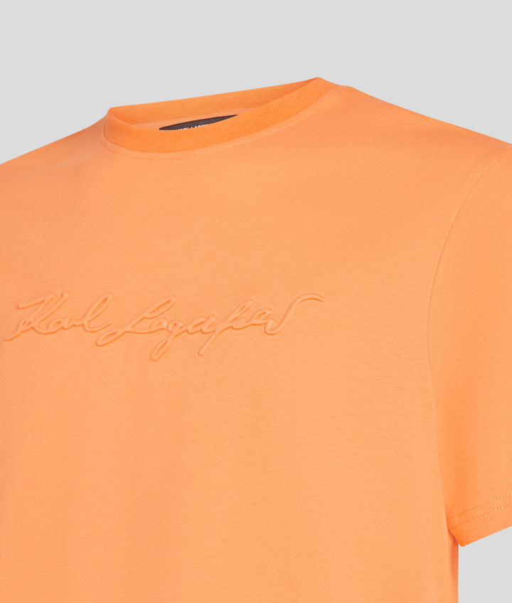 SIGNATURE EMBOSS T-SHIRT