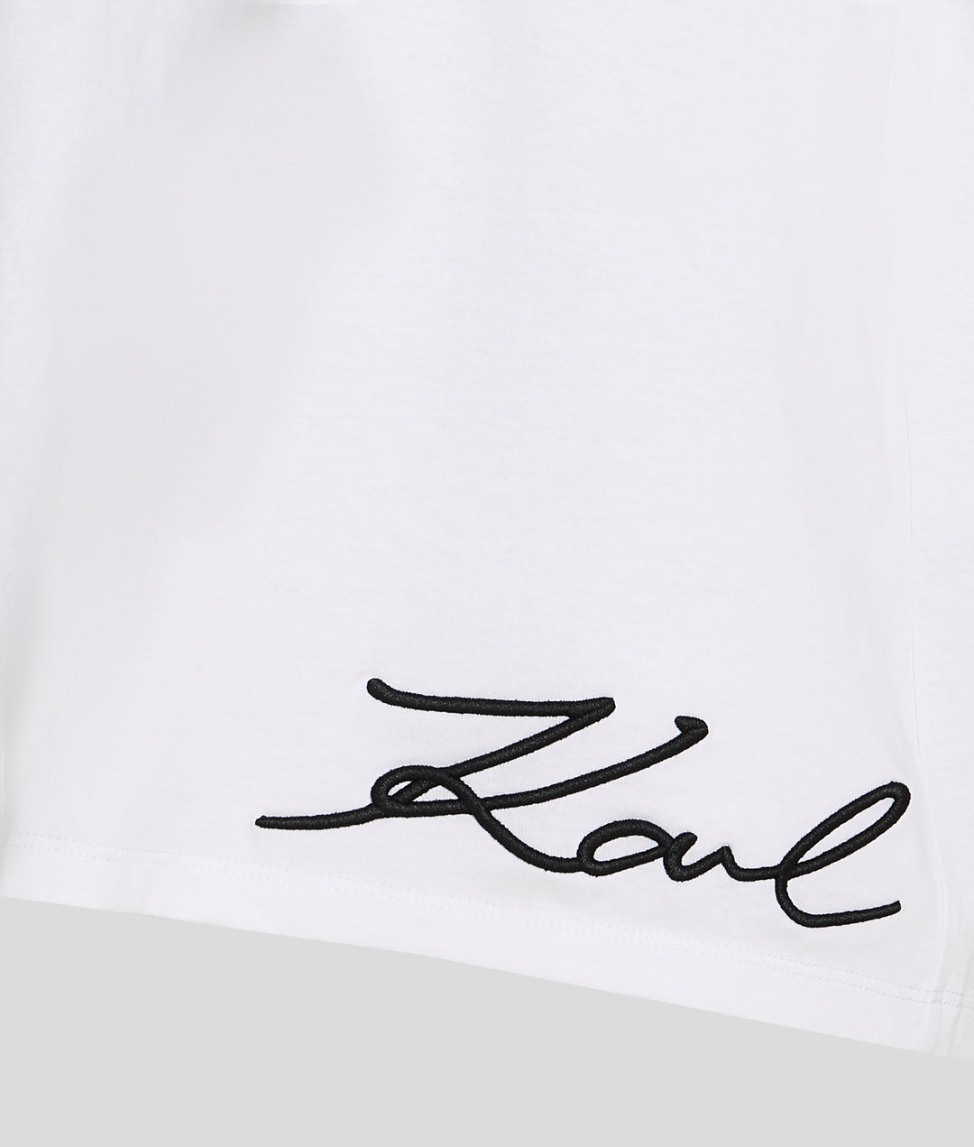 SIGNATURE EMB EDGE T-SHIRT