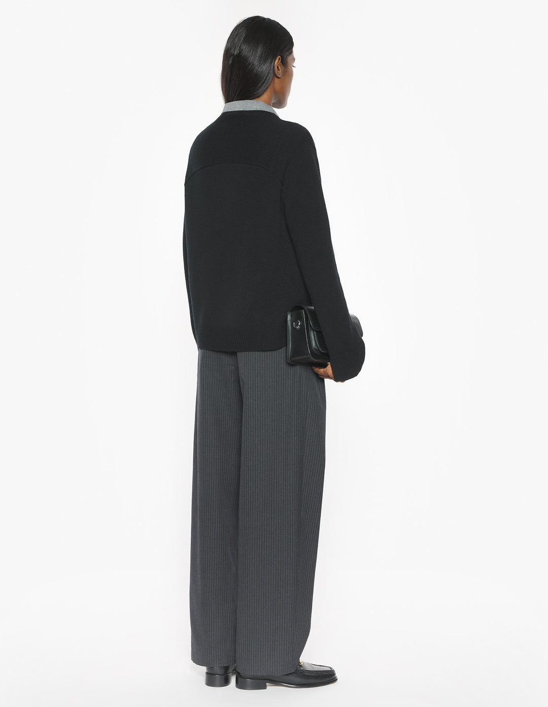 MERINO WOOL COMFORT V-NECK JUMPER